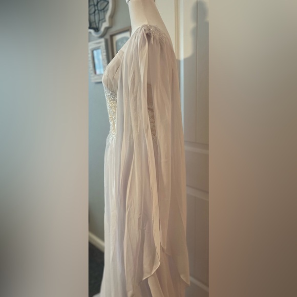 Elegant White Wedding Dress size 8 - Picture 6 of 12